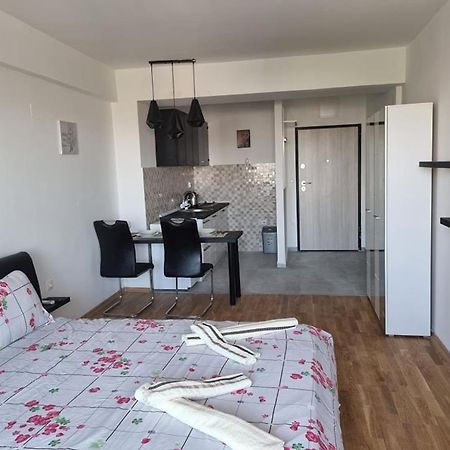 Porta Bus Station Apartment Skopje Eksteriør bilde