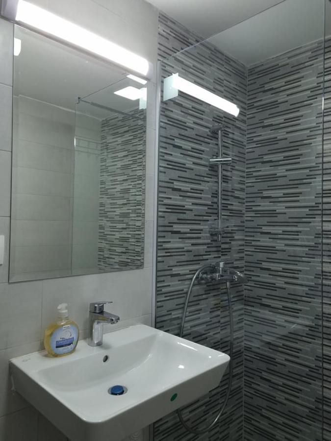 Porta Bus Station Apartment Skopje Eksteriør bilde